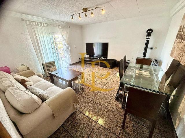 Chalet en venta en avenida Can Tapís, Rubí, de 90 m² 3 habitaciones por 340.000
