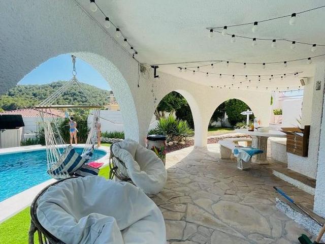 Chalet en venta en avenida Central, Calafell, de 180 m² 3 habitaciones por 279.000