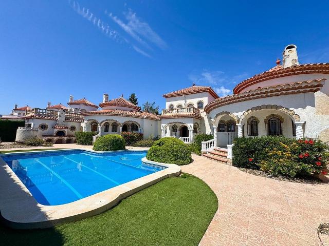 Chalet en venta en avenida De Cadis, Mont Roig del Camp, de 231 m² 6 habitaciones por 698.000