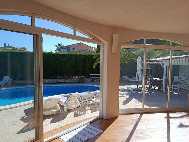 Chalet en venta en avenida De Cap Roig, Ampolla, l´, de 200 m² 6 habitaciones por 530.000