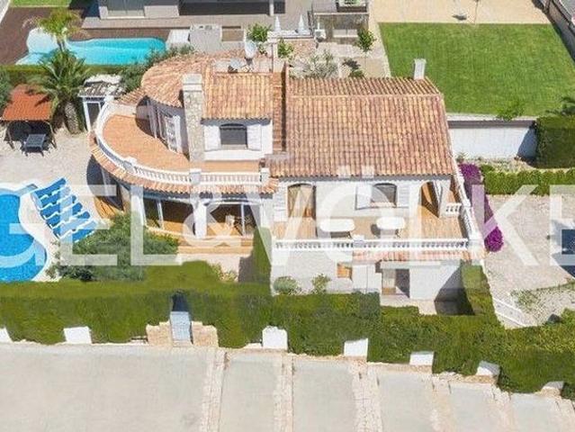 Chalet en venta en avenida De Cap Roig, Ampolla, l´, de 219 m² 6 habitaciones por 530.000