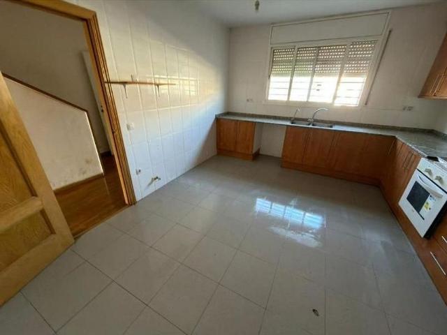 Chalet en venta en avenida De Catalunya, Granada, La, de 216 m² 5 habitaciones por 288.000