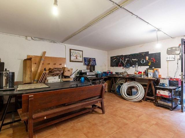 Chalet en venta en avenida De Catalunya, Parets del Vallès, de 245 m² 6 habitaciones por 699.000