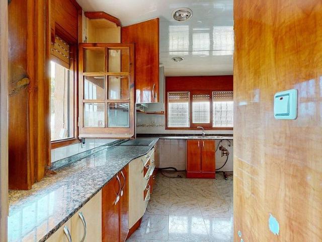 Chalet en venta en avenida De Catalunya, Vilanova del Vallès, de 256 m² 3 habitaciones por 370.000