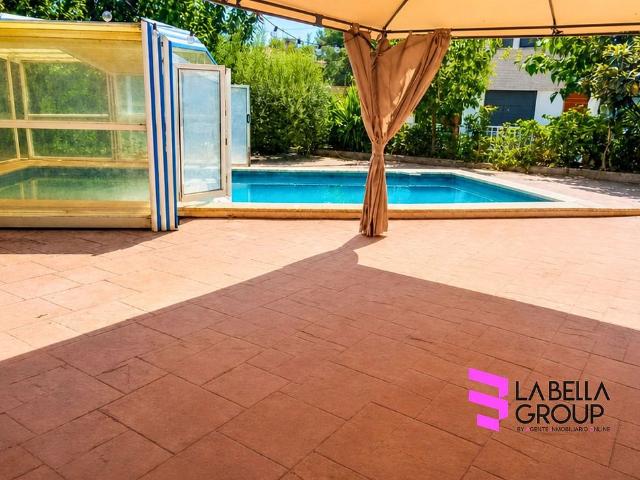 Chalet en venta en avenida De la Camêlia, Castellvell del Camp, de 367 m² 5 habitaciones por 660.000