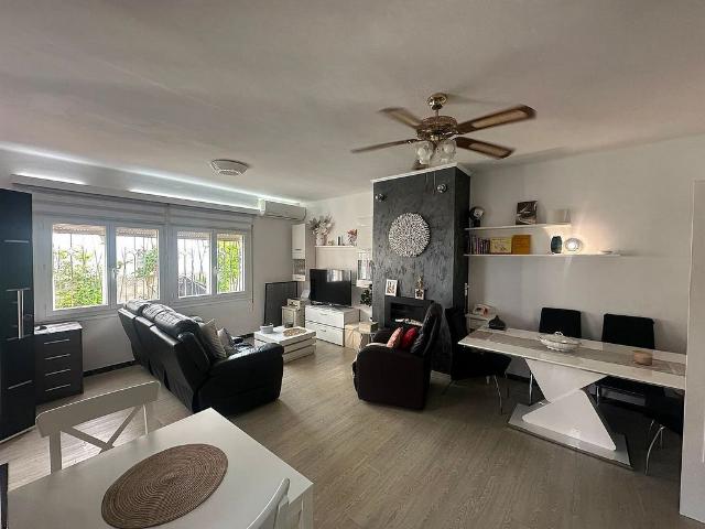 Chalet en venta en avenida De la Diversitat, Mont Roig del Camp, de 121 m² 3 habitaciones por 285.000