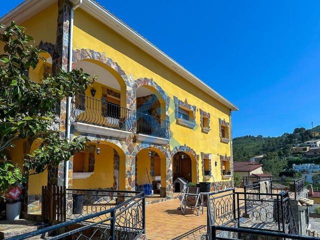 Chalet en venta en avenida De Mas Milà, Olivella, de 330 m² 7 habitaciones por 550.000