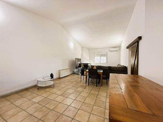 Chalet en venta en avenida De Pau Casals, Lliçà d´Amunt, de 230 m² 4 habitaciones por 452.000