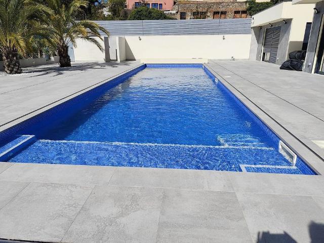Chalet en venta en avenida De Reus, Vilanova d´Escornalbou, de 370 m² 4 habitaciones por 599.900