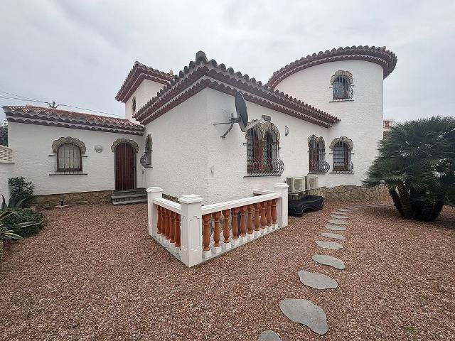 Chalet en venta en avenida Del Príncep D'espanya, Mont Roig del Camp, de 187 m² 3 habitaciones por 495.000