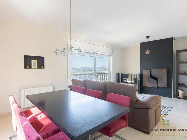 Chalet en venta en avenida Del Taió, Castellví de Rosanes, de 144 m² 5 habitaciones por 439.000