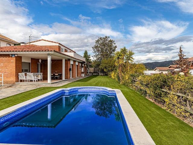 Chalet en venta en avenida Doctor Vintró, Argentona, de 300 m² 6 habitaciones por 770.000