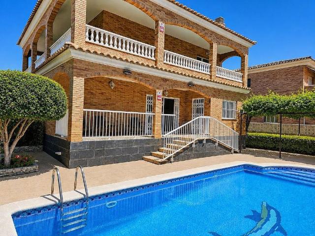 Chalet en venta en avenida Espanya, Calafell, de 267 m² 6 habitaciones por 700.000