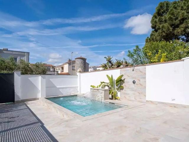 Chalet en venta en avenida Fages de Climent, Castelló d´Empúries, de 120 m² 3 habitaciones por 495.000