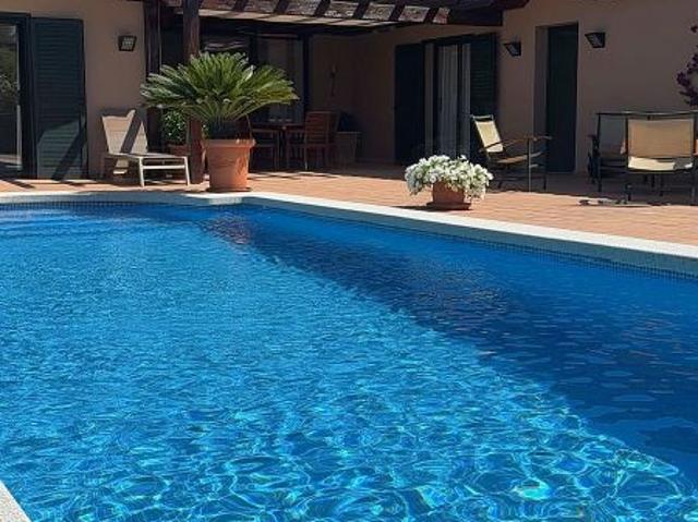 Chalet en venta en avenida Josep Maria de Ventos, Vilanant, de 180 m² 3 habitaciones por 685.000