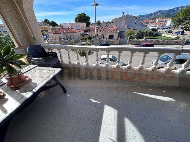 Chalet en venta en avenida Màlaga, Mont Roig del Camp, de 123 m² 3 habitaciones por 356.000