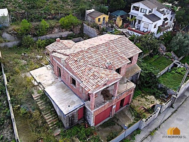 Chalet en venta en avenida Martivell, Gelida, de 193 m² 3 habitaciones por 165.000