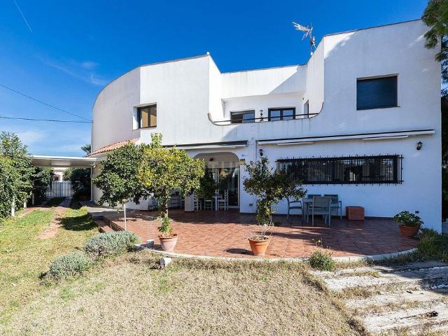 Chalet en venta en avenida Marquesa de Grigny, Banyeres del Penedès, de 200 m² 5 habitaciones por 450.000
