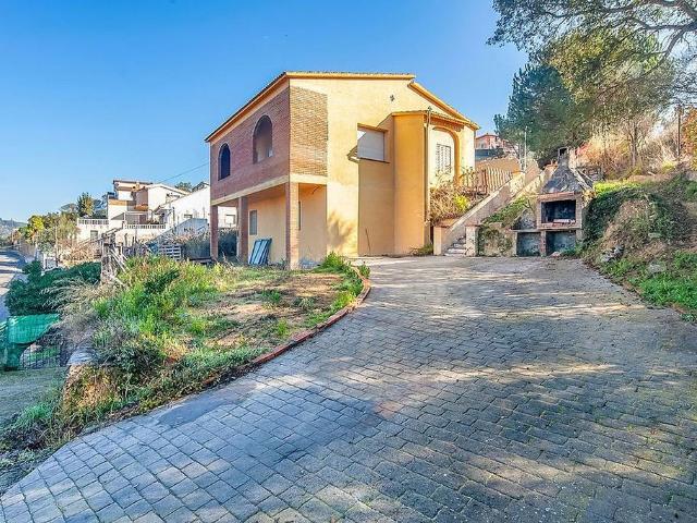 Chalet en venta en avenida Mil·Lenni, Vidreres, de 116 m² 3 habitaciones por 160.000