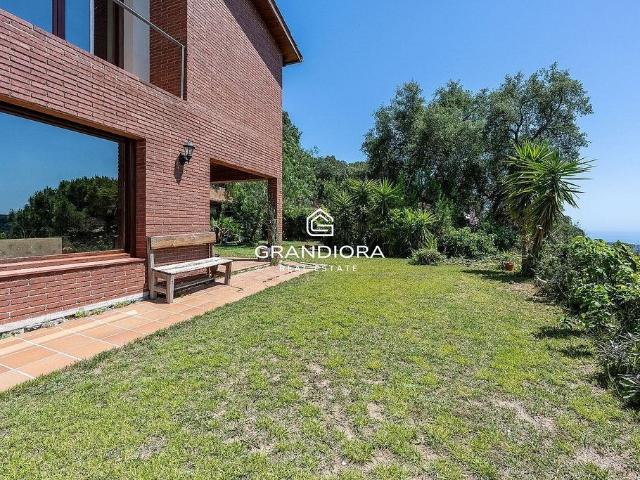 Chalet en venta en avenida Montnegre, Arenys de Munt, de 402 m² 5 habitaciones por 495.000
