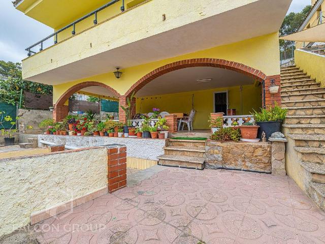 Chalet en venta en avenida Montserrat, Canyelles, de 72 m² 2 habitaciones por 250.000