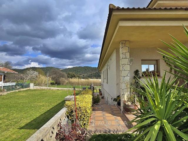 Chalet en venta en avenida Mossèn Pere Ribot, Breda, de 300 m² 6 habitaciones por 550.000