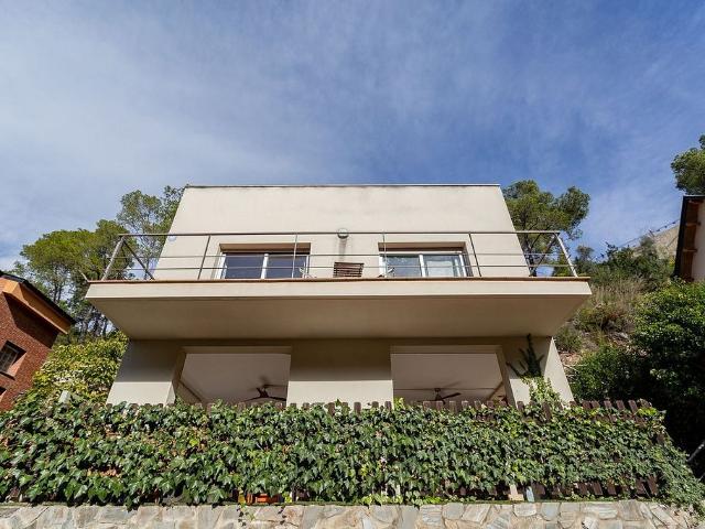 Chalet en venta en avenida Paisos Catalans, Vallirana, de 120 m² 4 habitaciones por 424.000