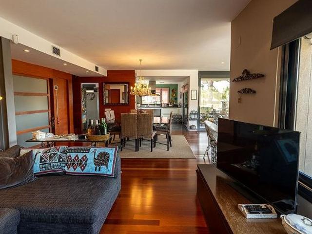 Chalet en venta en avenida Principal, Collbató, de 380 m² 4 habitaciones por 745.000
