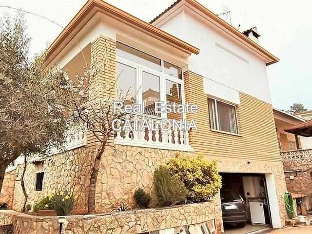 Chalet en venta en avenida Rafael Albertí, Lloret de Mar, de 265 m² 5 habitaciones por 430.000