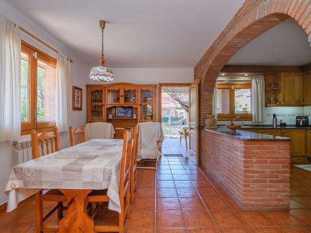 Chalet en venta en avenida Sadurní, Begues, de 175 m² 5 habitaciones por 795.375