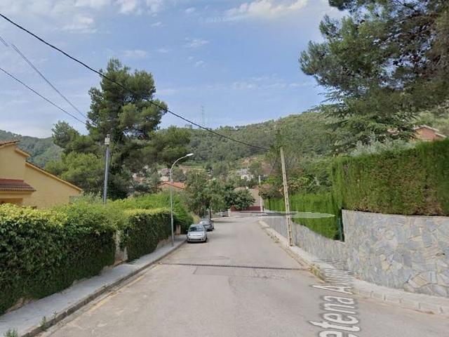 Chalet en venta en avenida Setena, Torrelles de Llobregat, de 389 m² 4 habitaciones por 523.000