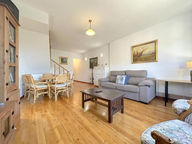 Chalet en venta en Ávila, Murallas. Oportunidad de inversión encantadora vivienda VUT en Ávila con alta rentabilidad. Chalets.