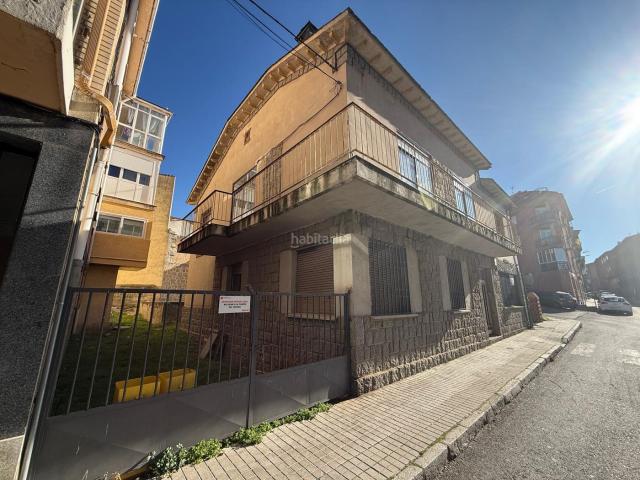 Chalet en venta en Ávila, Santo Tomás. Chalet con piscina junto a San Roque. Chalets.