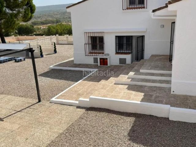 Chalet en venta en Ayora. Impresionante Chalet con Piscina en Ayora. Chalets.