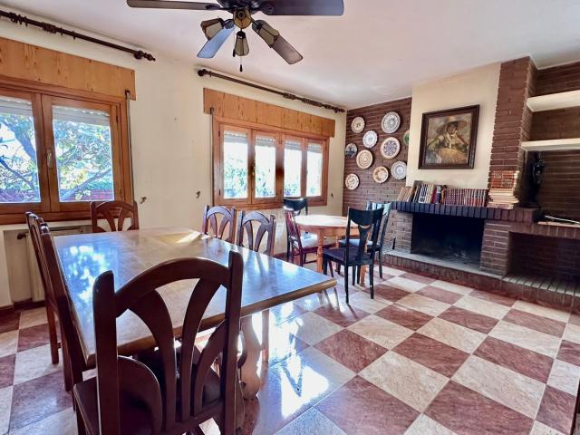 Chalet en venta en Azuqueca de Henares, La Paloma Asfain. ¡Oportunidad Única! Chalet Independiente con Piscina en Azuqueca de Henares!. Chalets Azuqueca de.