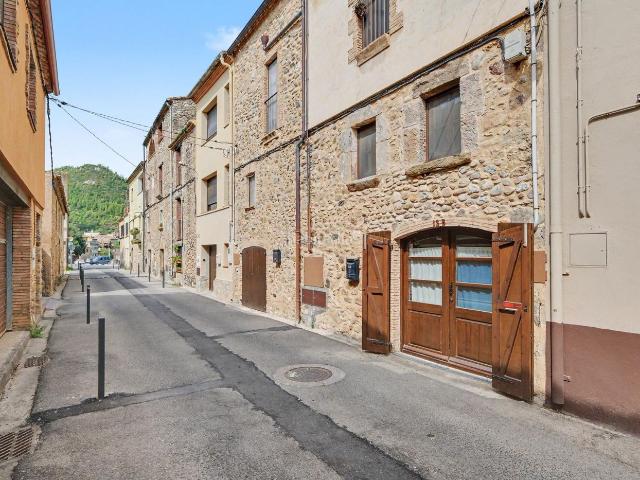 Chalet en venta en Boadella i les Escaules. Encanto, tradición y diseño exclusivo en el corazón de Boadella de Empordà. Chalets Boadella i les.