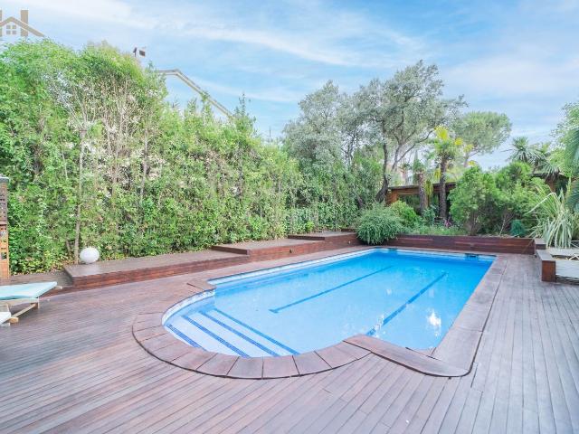 Chalet en venta en Boadilla del Monte, Parque Boadilla. Magnifico chalet independiente. Chalets Boadilla del.