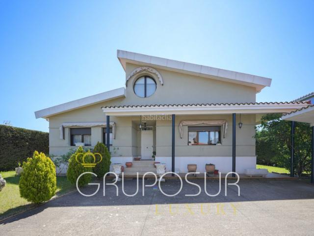 Chalet en venta en Boecillo. Exclusivo chalet con piscinas y zonas comunitarias en la urbanización Pago la Barca, en Boecillo, Valladolid. Chalets.