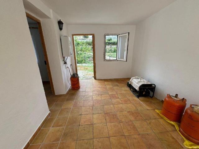 Chalet en Venta en Bolulla, Alicante: Amplitud, Tranquilidad y Naturaleza