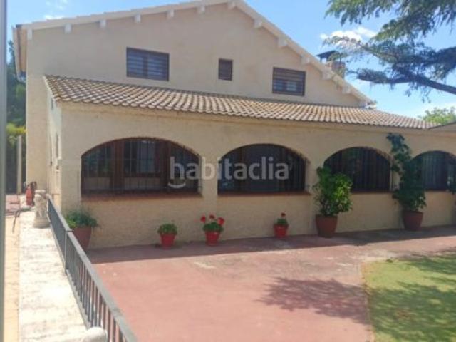 Chalet en venta en Borges Blanques Les. Chalet con piscina les Borges blanques. Chalets Borges Blanques.