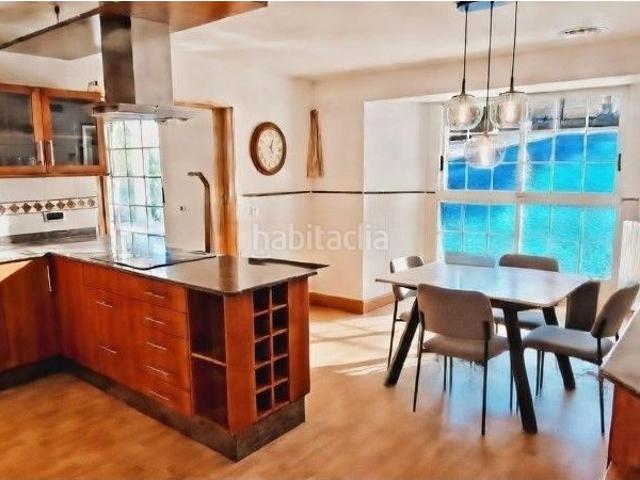 Chalet en venta en Borriol. Chalet con terreno y piscina privada de 508 m construidos en urbanización La Coma. Chalets.