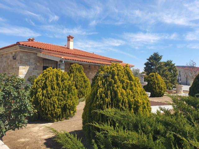 Chalet en venta en Baza. Venta de villa en Baza. Chalets.