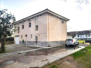 Chalet en venta en Badajoz, Avenida Elvas. CASA Y NAVE EN VENTA SOBRE UNA PARCELA DE 1.800 M2 CON PISCINA EN URB. GUADIANA. Chalets.