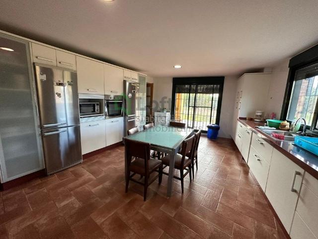 Chalet en venta en Badajoz, Carretera de Sevilla Los Montitos. CHALET CON PISCINA PRIVADA EN TRES ARROYOS. Chalets.