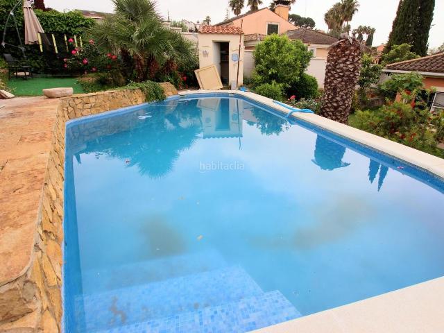 Chalet en venta en Badajoz, Carretera de Sevilla Los Montitos. Chalet en venta en Urbanización las Lomas. Chalets.
