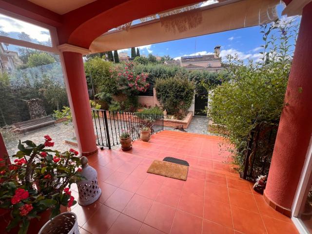 Chalet en venta en Badajoz, Carretera de Sevilla Los Montitos. ESPECTACULAR CHALET EN LA URBANIZACIÓN LAS LOMAS. Chalets.