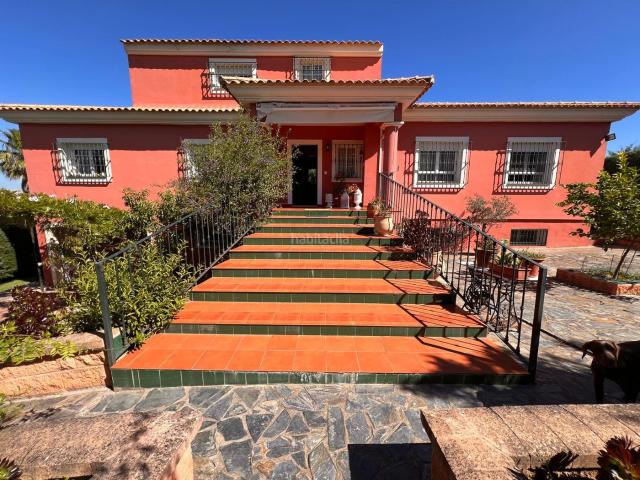 Chalet en venta en Badajoz, Carretera de Sevilla Los Montitos. ESPECTACULAR CHALET EN LA URBANIZACIÓN LAS LOMAS. Chalets.