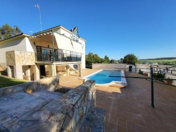 Chalet en venta en Badajoz, Carretera de Sevilla Los Montitos. Espectacular Chalet Independiente con piscina. Chalets.
