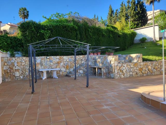 Chalet en venta en Badajoz, Carretera de Sevilla Los Montitos. Espectacular Chalet Independiente con piscina. Chalets.