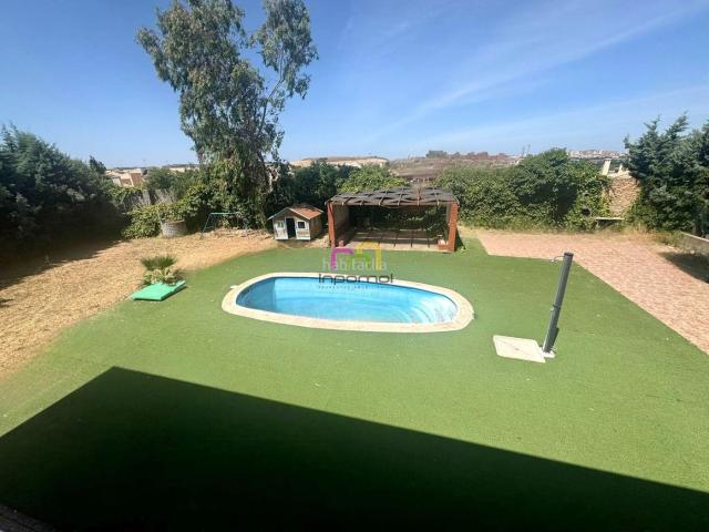 Chalet en venta en Badajoz, Carretera de Sevilla Los Montitos. IMPRESIONANTE CHALET EN LOS MONTITOS, BADAJOZ. Chalets.